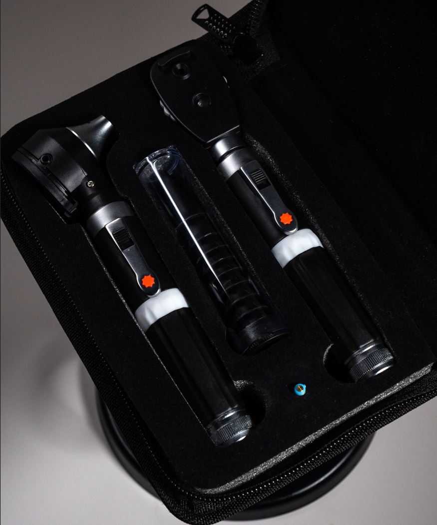 Kit de Diagnóstico Otoscopio y Oftalmoscopio de Fibra Óptica LED – Profesional
